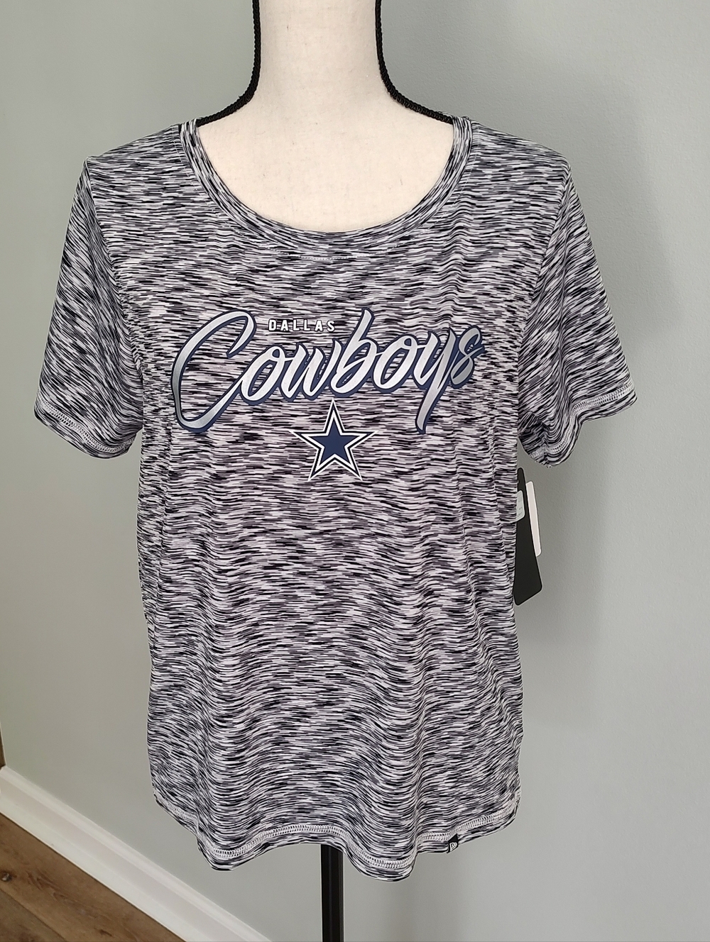 Dallas Cowboys NFL Apparel Women's Shirt Sleeve Performance Top Size L NWT